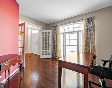 206 Markham Court - Photo Thumbnail 8