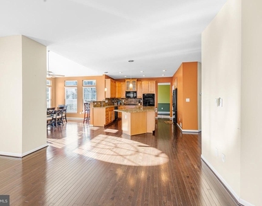 206 Markham Court - Photo Thumbnail 12