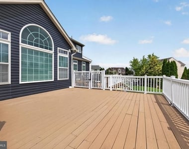 206 Markham Court - Photo Thumbnail 36