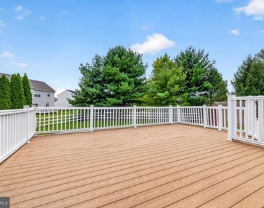 206 Markham Court - Photo Thumbnail 35