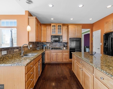 206 Markham Court - Photo Thumbnail 14
