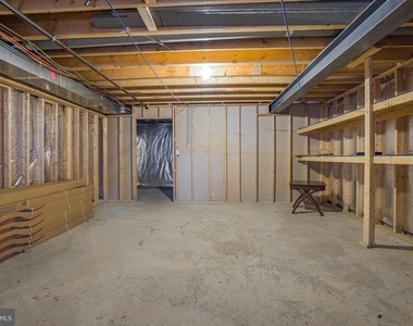 206 Markham Court - Photo Thumbnail 33