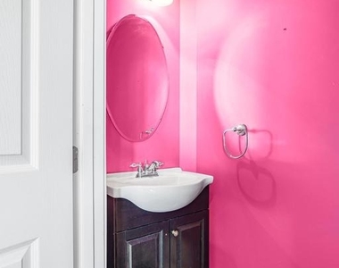 206 Markham Court - Photo Thumbnail 20
