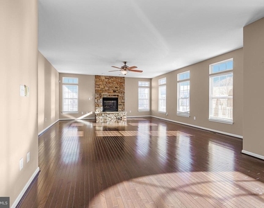 206 Markham Court - Photo Thumbnail 11