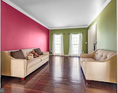 206 Markham Court - Photo Thumbnail 10