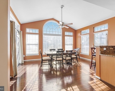 206 Markham Court - Photo Thumbnail 15