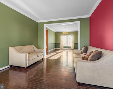 206 Markham Court - Photo Thumbnail 6