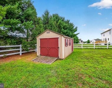 206 Markham Court - Photo Thumbnail 40