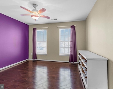 206 Markham Court - Photo Thumbnail 31