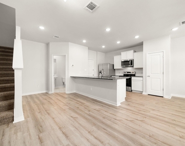 605 W South St - Photo Thumbnail 4