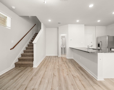 605 W South St - Photo Thumbnail 6