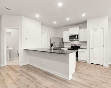 605 W South St - Photo Thumbnail 8