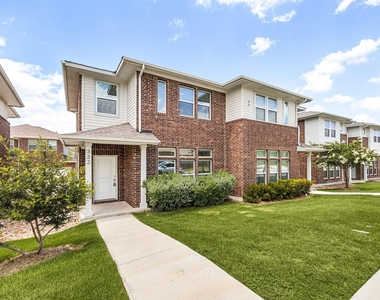 605 W South St - Photo Thumbnail 1