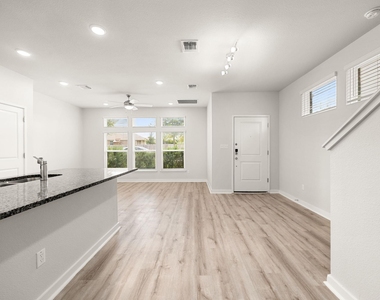 605 W South St - Photo Thumbnail 5