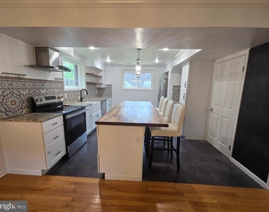 4575 Blaine Street Ne - Photo Thumbnail 6
