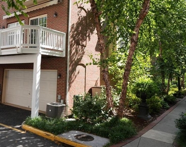 722 Capitol Square Place Sw - Photo Thumbnail 2