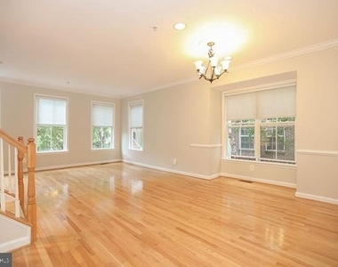 722 Capitol Square Place Sw - Photo Thumbnail 4