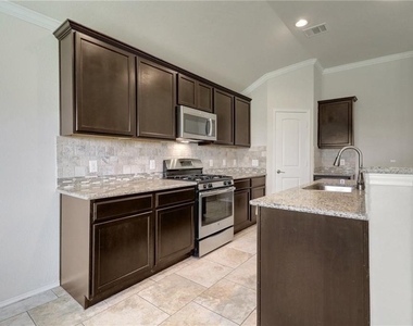 330 Briar Park Dr - Photo Thumbnail 9