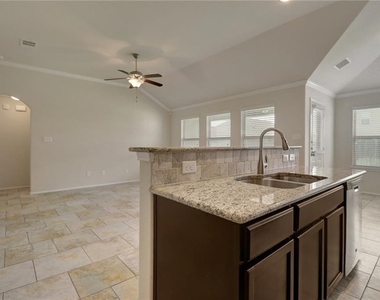 330 Briar Park Dr - Photo Thumbnail 12