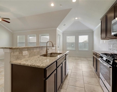 330 Briar Park Dr - Photo Thumbnail 10