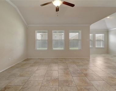 330 Briar Park Dr - Photo Thumbnail 7