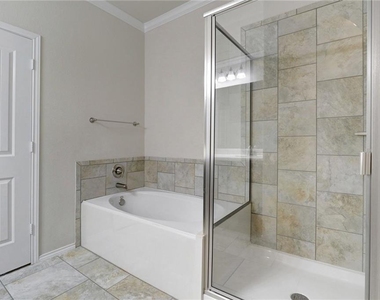 330 Briar Park Dr - Photo Thumbnail 17