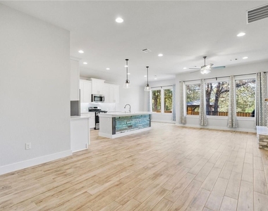 941 Del Raphael Dr - Photo Thumbnail 8
