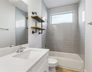 941 Del Raphael Dr - Photo Thumbnail 4