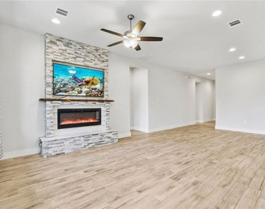 941 Del Raphael Dr - Photo Thumbnail 11