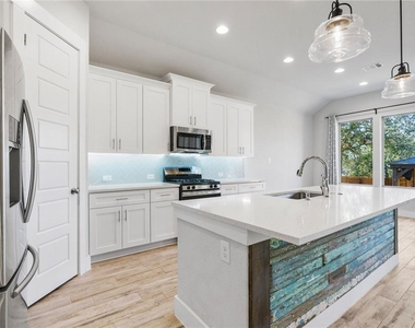 941 Del Raphael Dr - Photo Thumbnail 13
