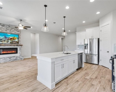 941 Del Raphael Dr - Photo Thumbnail 17