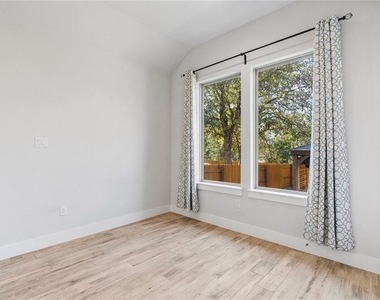 941 Del Raphael Dr - Photo Thumbnail 12
