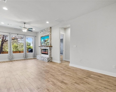 941 Del Raphael Dr - Photo Thumbnail 9
