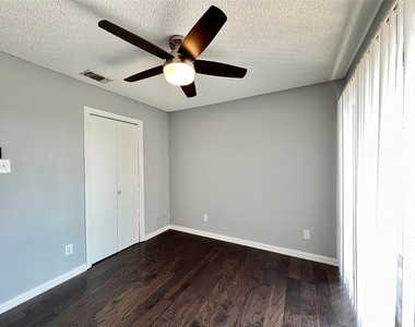 8600 Fathom Cir - Photo Thumbnail 9