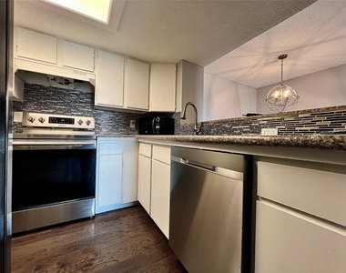 8600 Fathom Cir - Photo Thumbnail 6