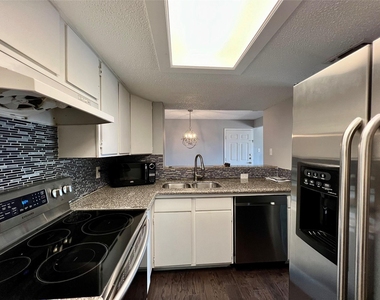 8600 Fathom Cir - Photo Thumbnail 4