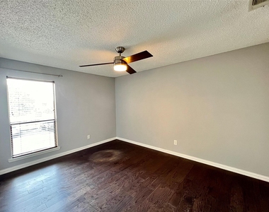 8600 Fathom Cir - Photo Thumbnail 11
