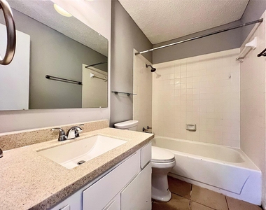 8600 Fathom Cir - Photo Thumbnail 8