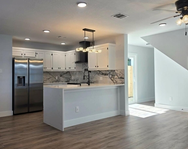 845 Topaz Ln - Photo Thumbnail 3