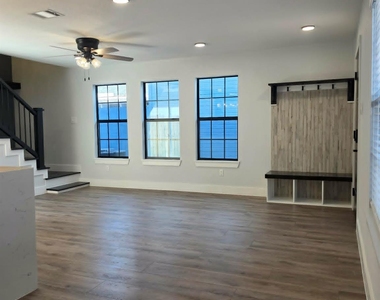 845 Topaz Ln - Photo Thumbnail 4