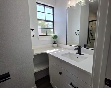 845 Topaz Ln - Photo Thumbnail 13