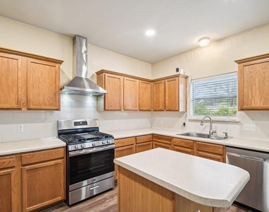 4508 Chesney Ridge Dr - Photo Thumbnail 7
