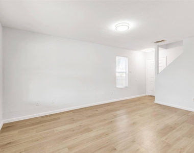 9611 Bear Paw Trl - Photo Thumbnail 7