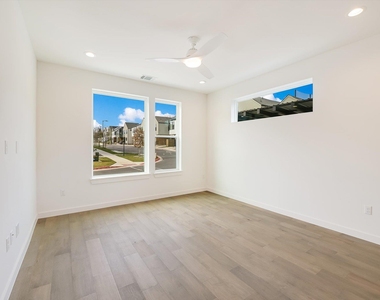 2211 E M Franklin Ave - Photo Thumbnail 1