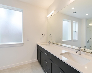 2211 E M Franklin Ave - Photo Thumbnail 8