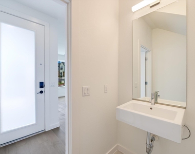 2211 E M Franklin Ave - Photo Thumbnail 12