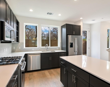 2211 E M Franklin Ave - Photo Thumbnail 5