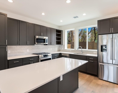2211 E M Franklin Ave - Photo Thumbnail 4