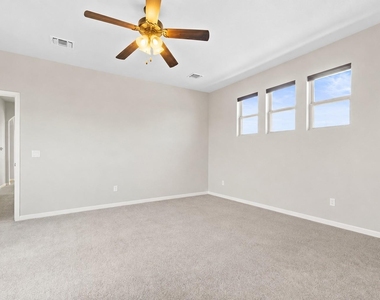 5800 Baythorne Dr - Photo Thumbnail 18