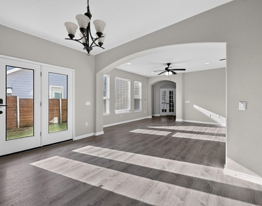 5800 Baythorne Dr - Photo Thumbnail 10